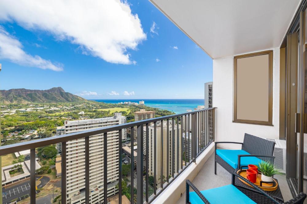 Ocean & Diamond Head Views - Near Beach - Parking!